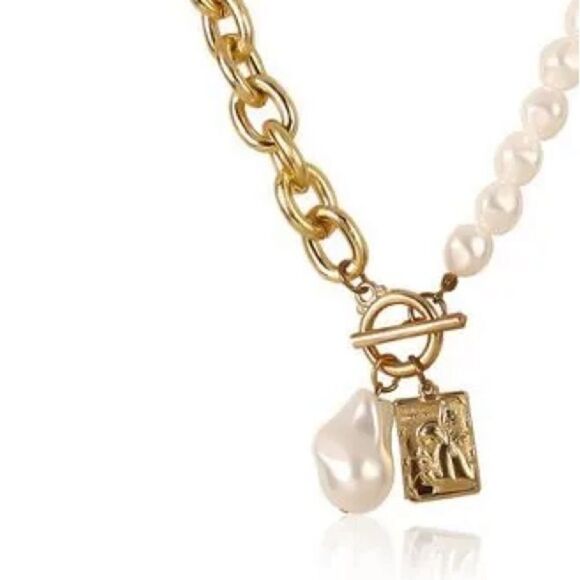 templevation boutique Jewelry - 5 STARS ⭐️ Pearls And Chain Necklace Costume Jewelry RESTOCKED ⭐️